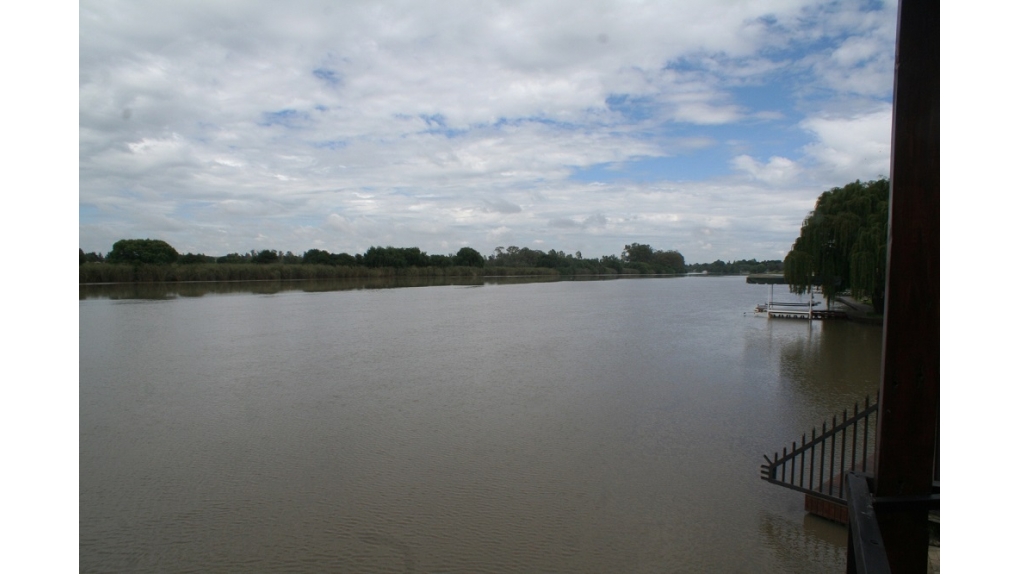 entertainment-view-down-river