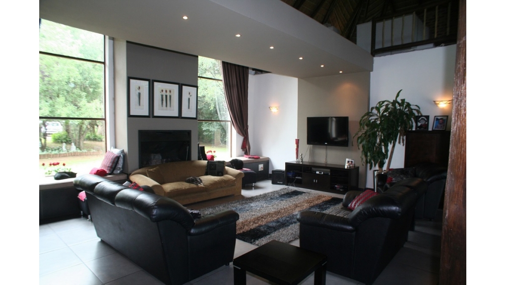 lounge-fire-place
