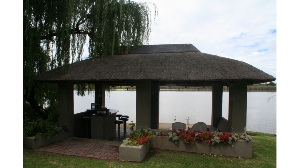 river-front-bar